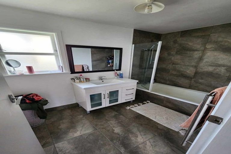 Photo of property in 5 Barrys Road, Glendene, Auckland, 0602