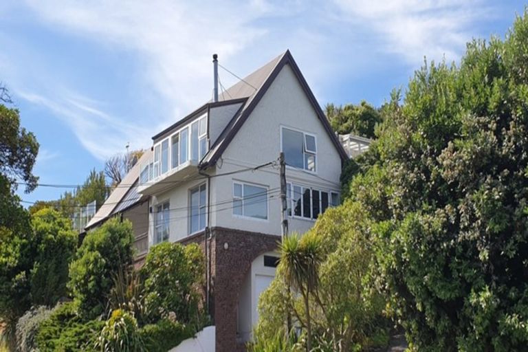 Photo of property in 24 Nevay Road, Karaka Bays, Wellington, 6022