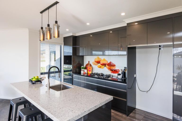 Photo of property in 48 Sardinia Grove, Fitzherbert, Palmerston North, 4410