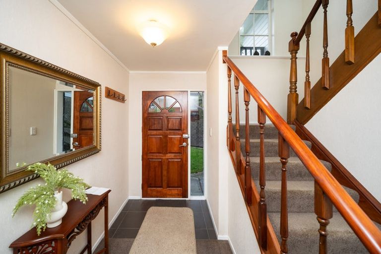 Photo of property in 12 Newnham Court, Tawa, Wellington, 5028