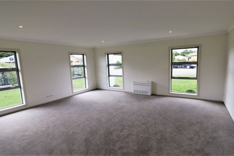 Photo of property in 11 Tararua Crescent, Carterton, 5713