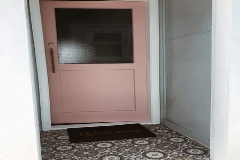 Photo of property in 15 Luxford Street, Berhampore, Wellington, 6023