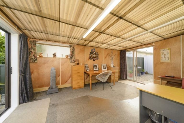 Photo of property in 1 Cohen Place, Milson, Palmerston North, 4414