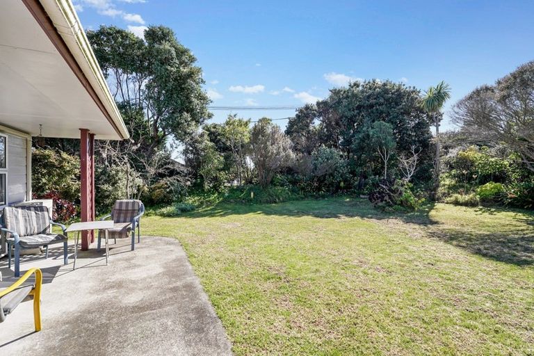 Photo of property in 40 Rauparaha Street, Waikanae Beach, Waikanae, 5036