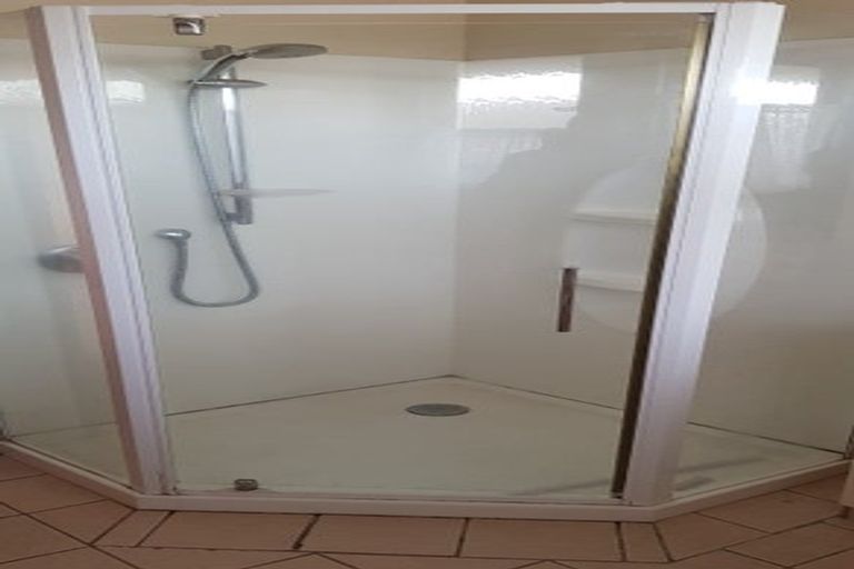 Photo of property in 212 Forrest Hill Road, Forrest Hill, Auckland, 0620