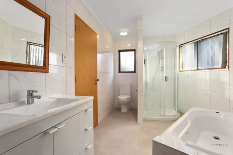 Photo of property in 268 Forest Hill Road, Waiatarua, Auckland, 0612