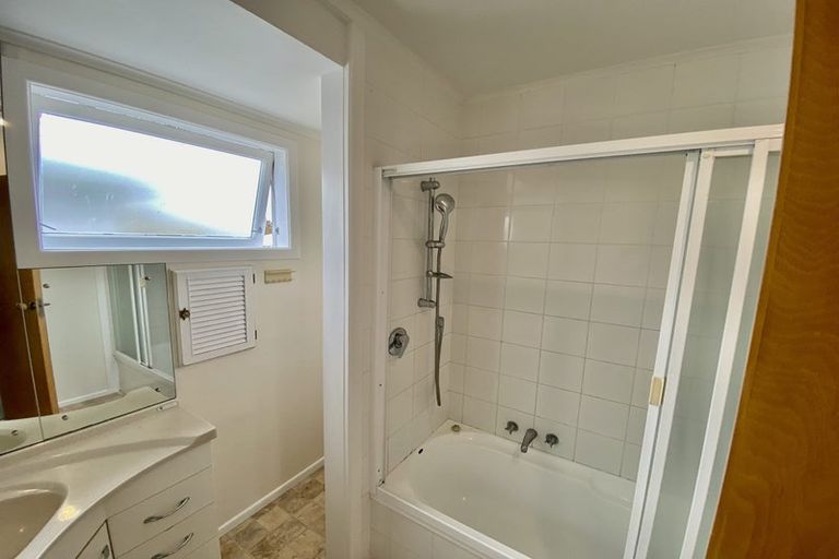 Photo of property in 15 Trinidad Road, Sunnynook, Auckland, 0620