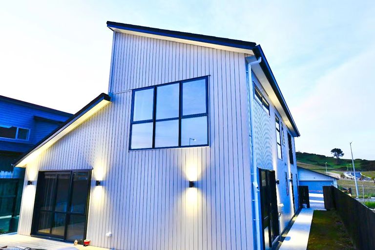 Photo of property in 8 Kotuitui Drive, Wainui, Silverdale, 0992