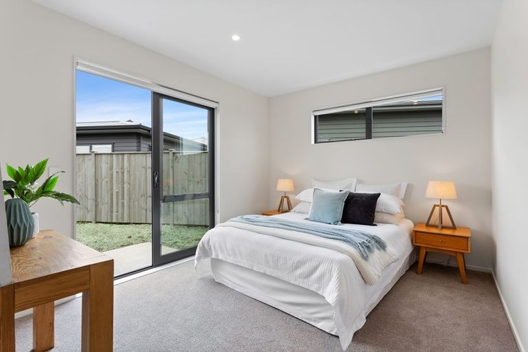 Photo of property in 5 Parkmore Drive, Rosehill, Papakura, 2113