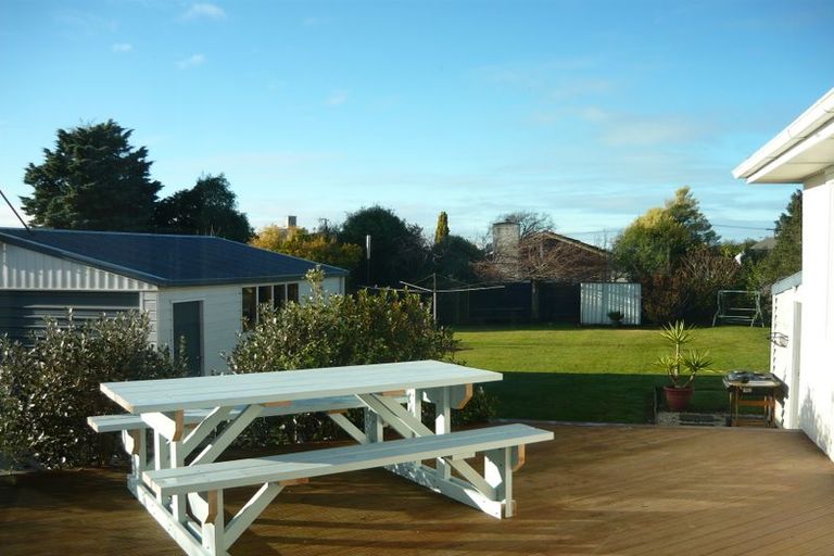 Photo of property in 75 Rhodes Street, Waimate, 7924