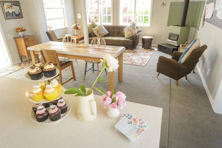 Photo of property in 89 Bridge Street, Bulls, 4818