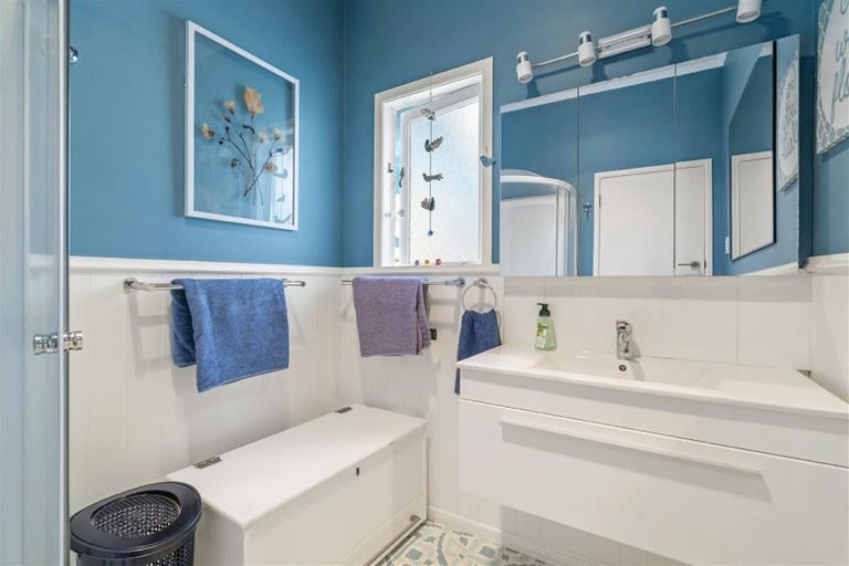 Photo of property in 1 Lavelle Road, Henderson, Auckland, 0612