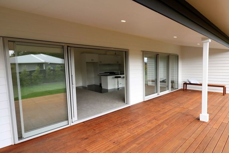 Photo of property in 11 Tararua Crescent, Carterton, 5713