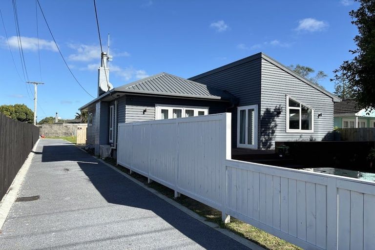 Photo of property in 22a Taikata Road, Te Atatu Peninsula, Auckland, 0610