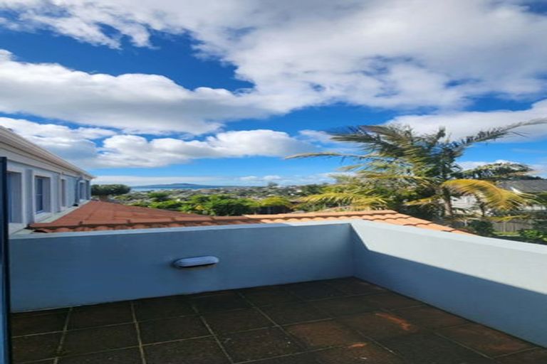 Photo of property in 1/83 East Coast Road, Castor Bay, Auckland, 0620