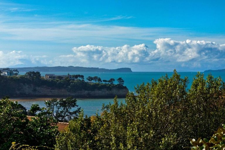 Photo of property in 8 Hyde Road, Rothesay Bay, Auckland, 0630