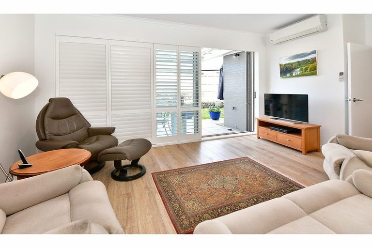 Photo of property in 5 Couldrey Crescent, Red Beach, 0932