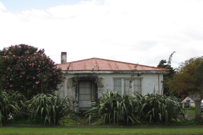 Photo of property in 102 Cracroft Street, Waitara, 4320