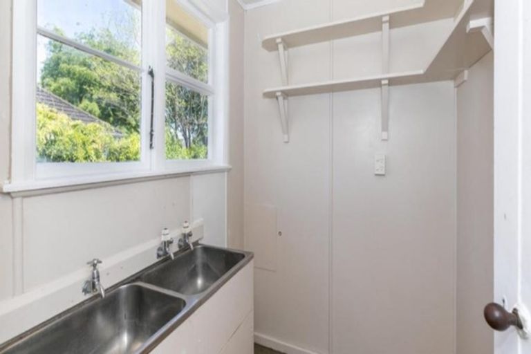 Photo of property in 102 Holland Road, Fairfield, Hamilton, 3214