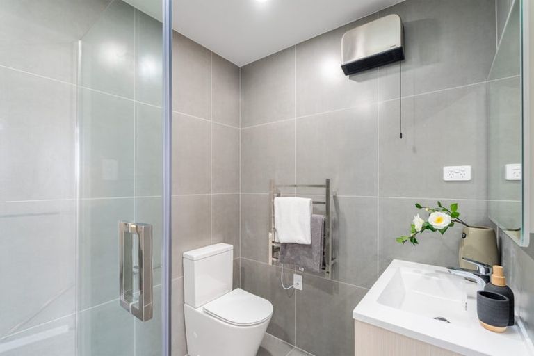 Photo of property in 6/2 Flaunty Place, West Harbour, Auckland, 0618