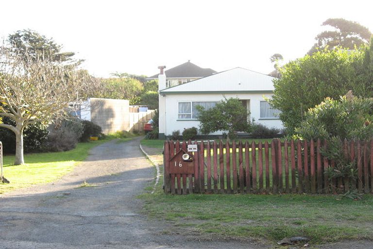 Photo of property in 16 Dale Road, Raumati South, Paraparaumu, 5032