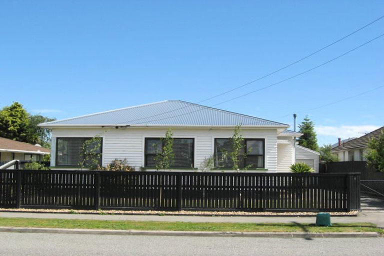 Photo of property in 11 Wittys Road, Avonhead, Christchurch, 8042