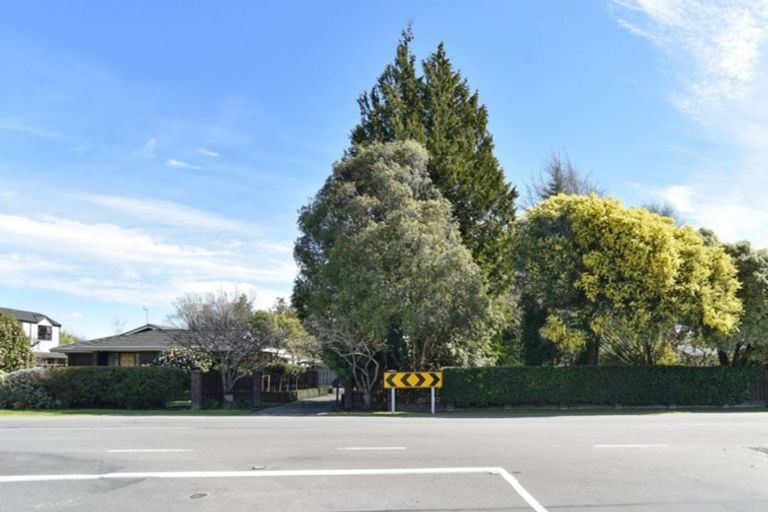 Photo of property in 361 Gardiners Road, Harewood, Christchurch, 8051