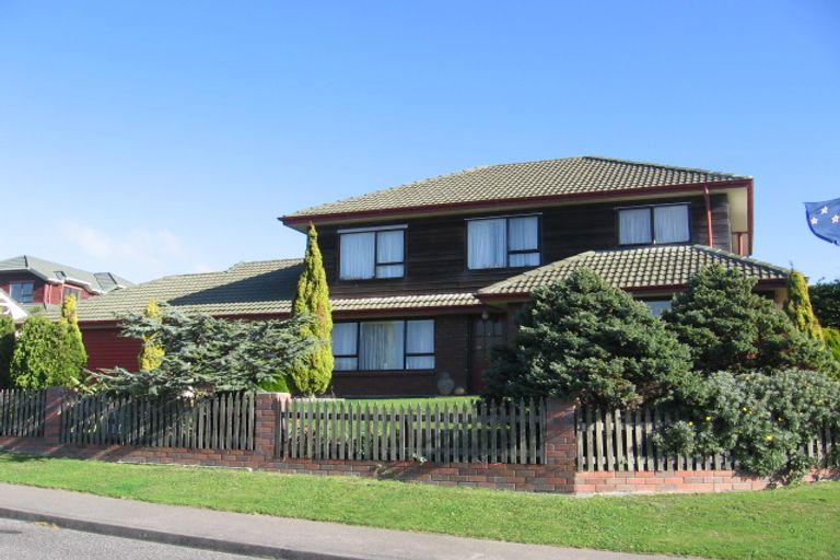 Photo of property in 2 Glendale Grove, Churton Park, Wellington, 6037