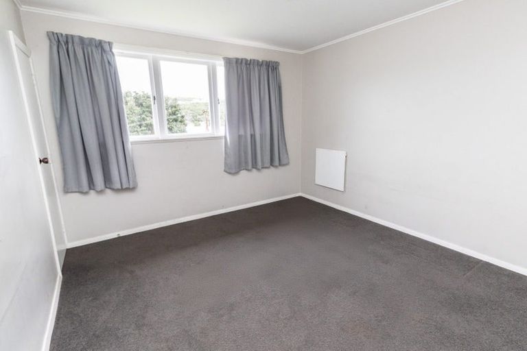 Photo of property in 2a-2b Devon Place, Cannons Creek, Porirua, 5024