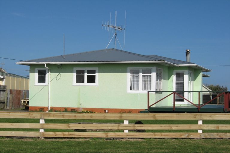 Photo of property in 9 Hood Street, Castlecliff, Whanganui, 4501
