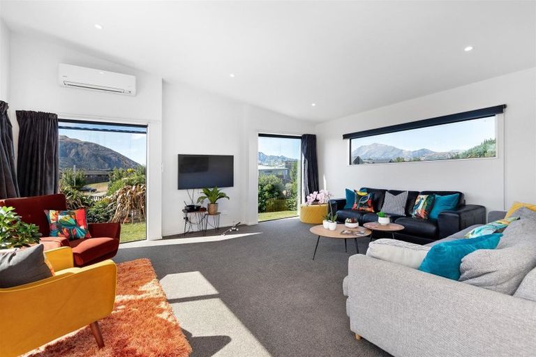 Photo of property in 18 Centre Crescent, Wanaka, 9305