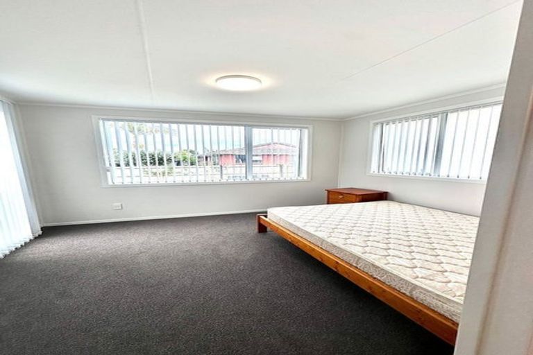 Photo of property in 1a Kiwi Esplanade, Mangere Bridge, Auckland, 2022