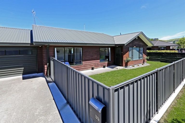 Photo of property in 39 Whiting Crescent, Greenmeadows, Napier, 4112