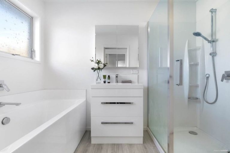 Photo of property in 48 Oreil Avenue, West Harbour, Auckland, 0618