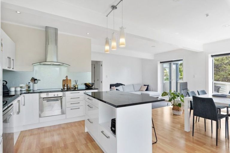 Photo of property in 13/18 Parr Terrace, Castor Bay, Auckland, 0620