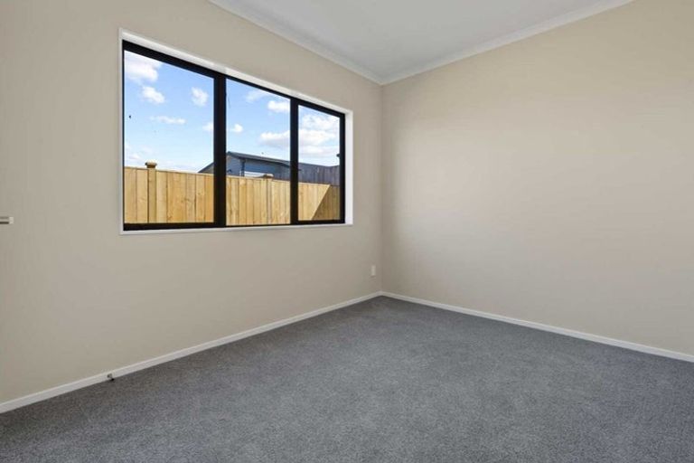 Photo of property in 3 Poutawa Lane, Clarks Beach, 2122