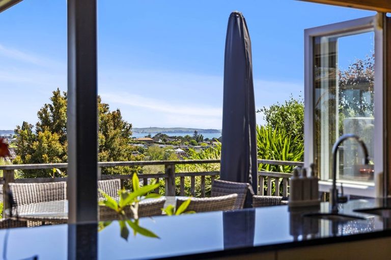 Photo of property in 4 Mellons Bay Road, Howick, Auckland, 2014