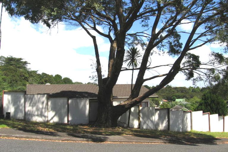 Photo of property in 2/22 Simon Ellice Drive, Bayview, Auckland, 0629