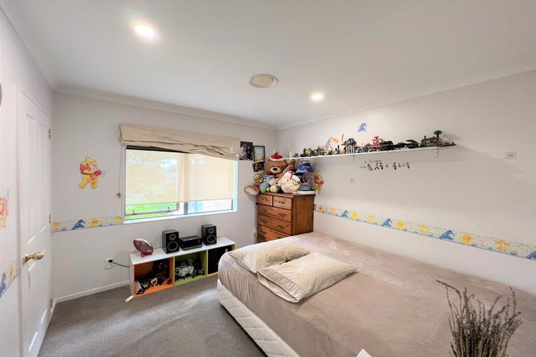 Photo of property in 2 Tir Conaill Avenue, Flat Bush, Auckland, 2019