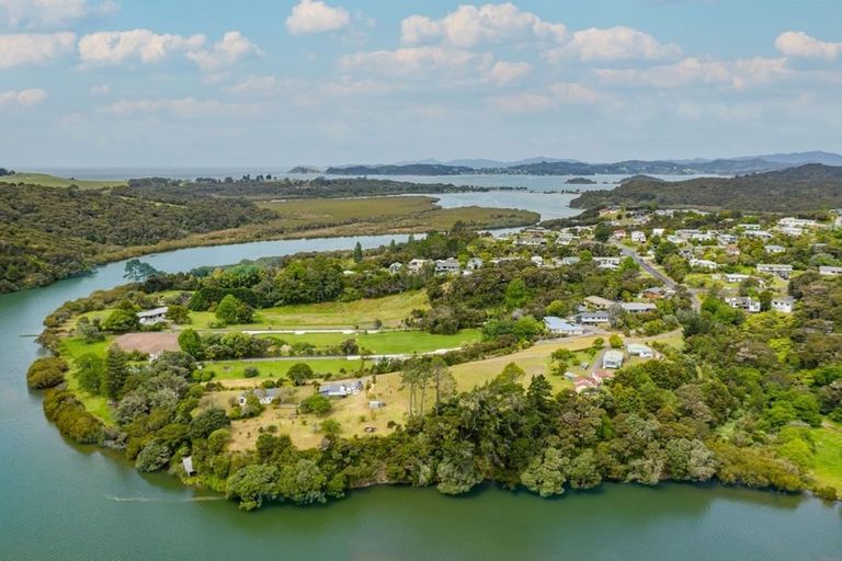 Photo of property in 111 Yorke Road, Haruru, 0204