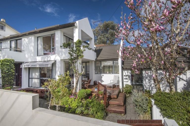 Photo of property in 2/72 Wairoa Road, Narrow Neck, Auckland, 0624