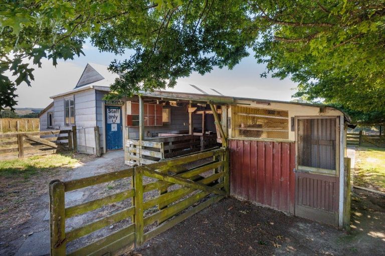 Photo of property in 124 Pahiatua Aokautere Road, Aokautere, Palmerston North, 4471