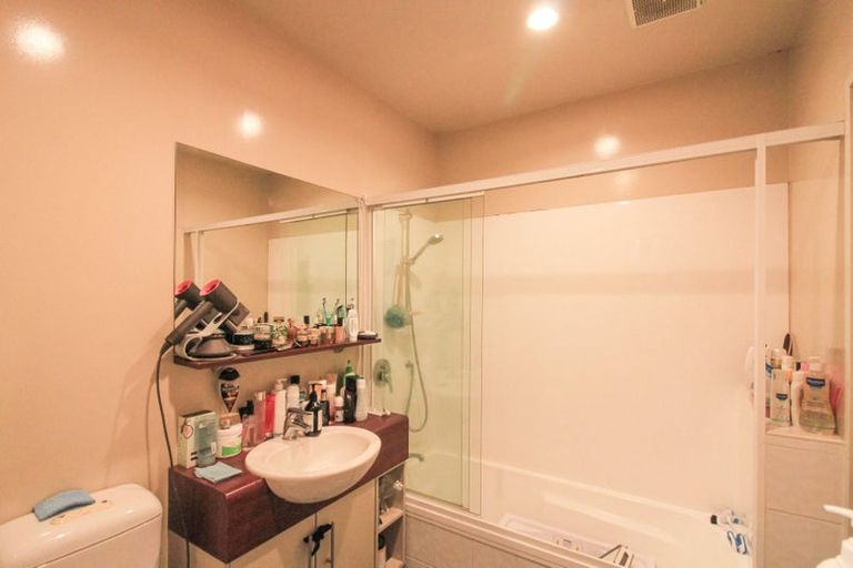 Photo of property in Atrium Towers, 8f/154 The Terrace, Wellington Central, Wellington, 6011