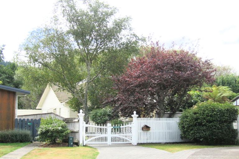 Photo of property in 36 Whirinaki Crescent, Heretaunga, Upper Hutt, 5018