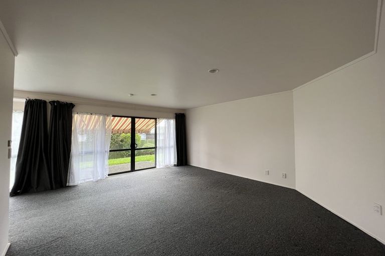 Photo of property in 12/56 Larnoch Road, Henderson, Auckland, 0610