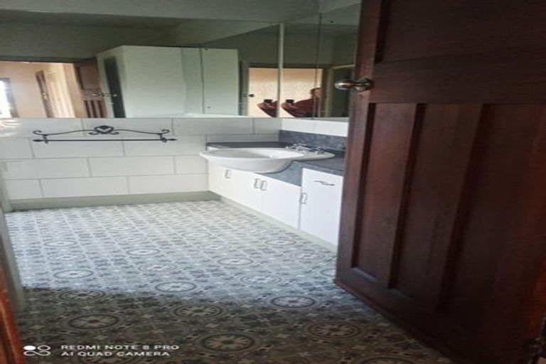 Photo of property in 1 Cossens Street, Balclutha, 9230