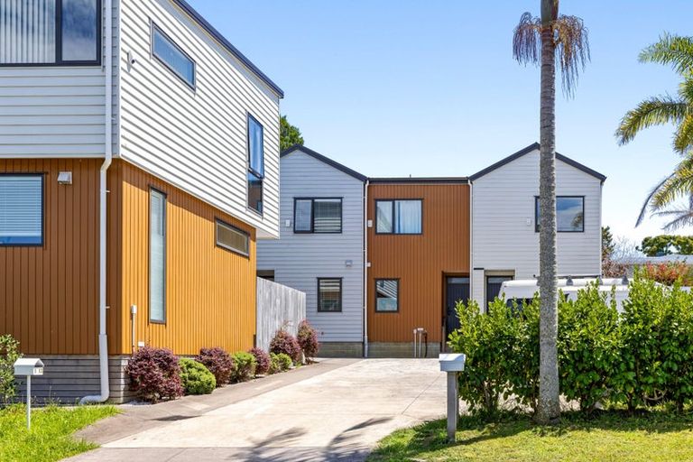 Photo of property in 5/13 Windy Ridge Road, Glenfield, Auckland, 0629