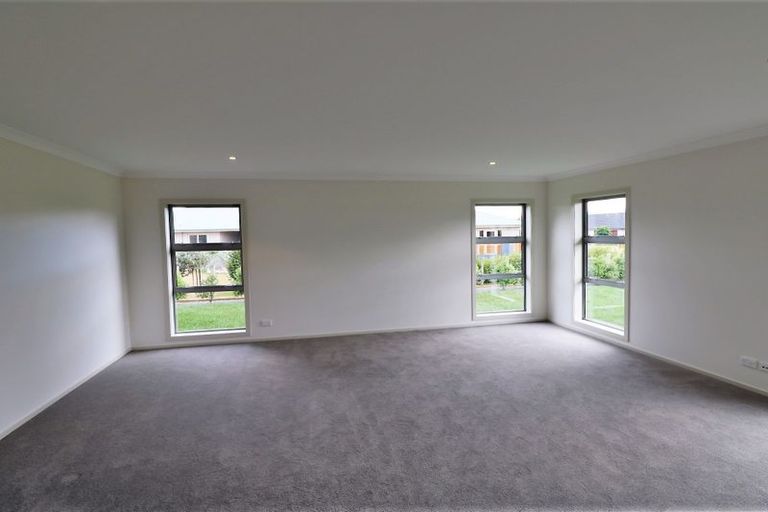 Photo of property in 11 Tararua Crescent, Carterton, 5713