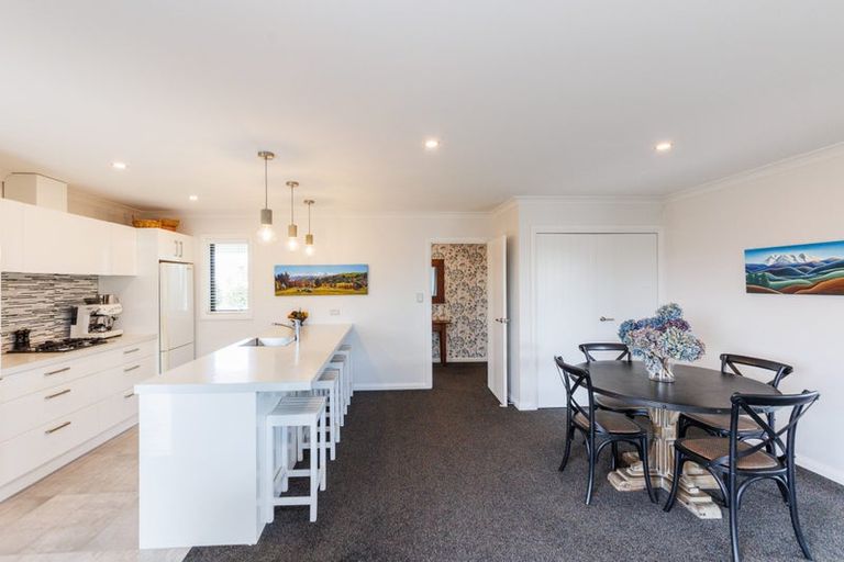 Photo of property in 35 Silkwood Place, Fitzherbert, Palmerston North, 4410