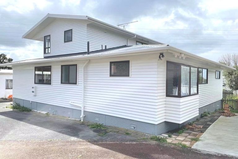 Photo of property in 122 Triangle Road, Massey, Auckland, 0614